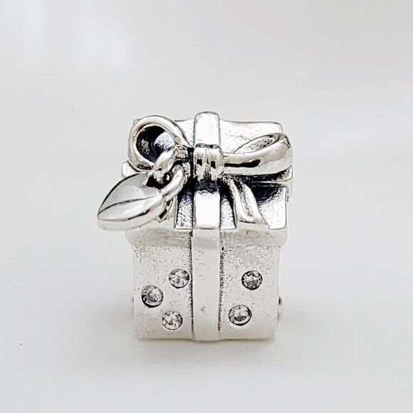 Pandora Santa in a Giftbox Silver Charm - Picture 3 of 6